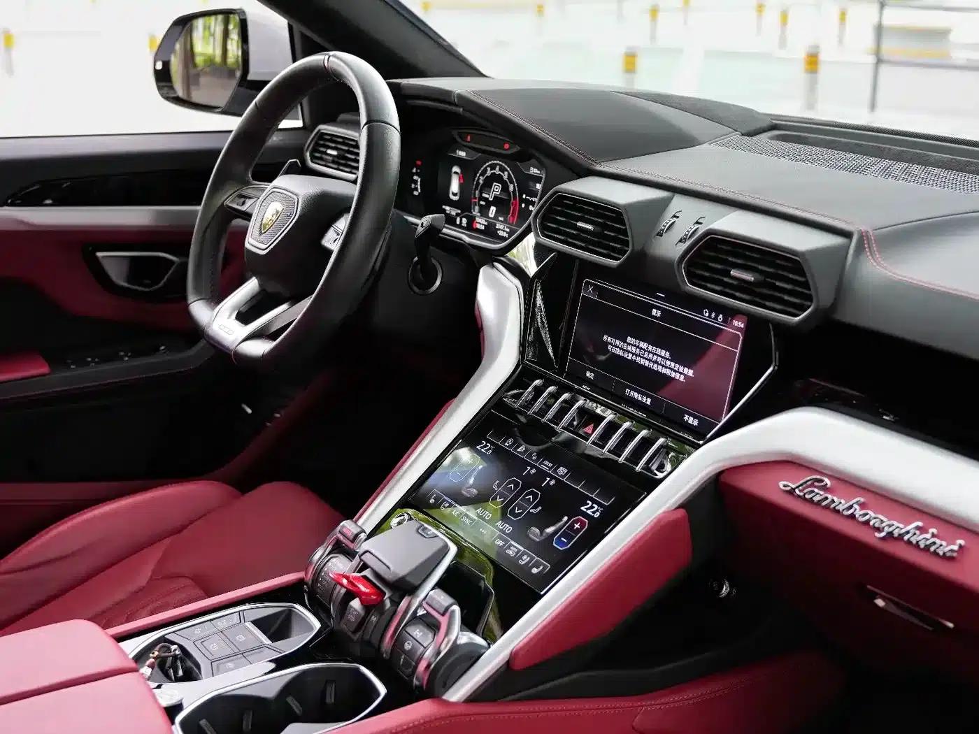 2023 Urus 4.0T V8 S — миниатюра 15