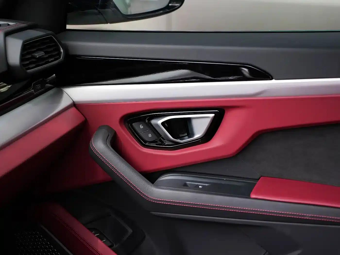 2023 Urus 4.0T V8 S — миниатюра 23