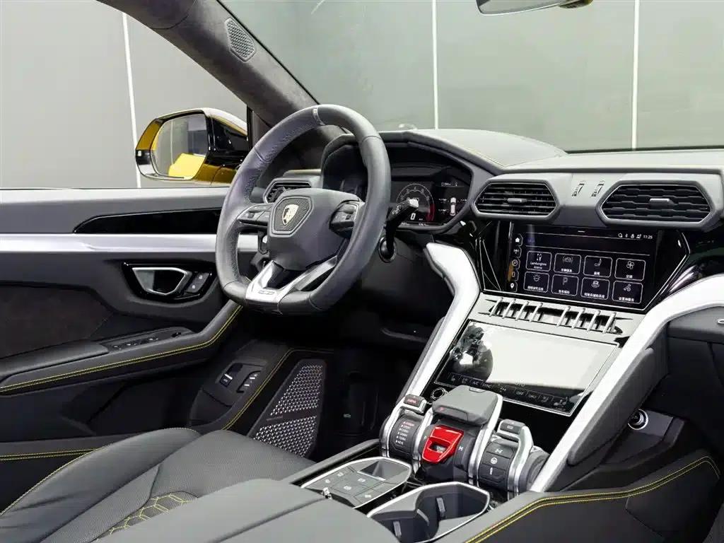 2023 Urus 4.0T V8 S — миниатюра 18
