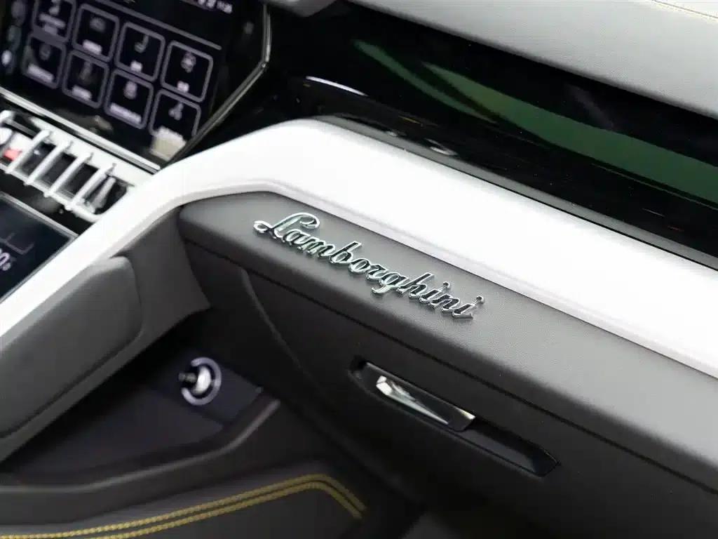 2023 Urus 4.0T V8 S — миниатюра 19
