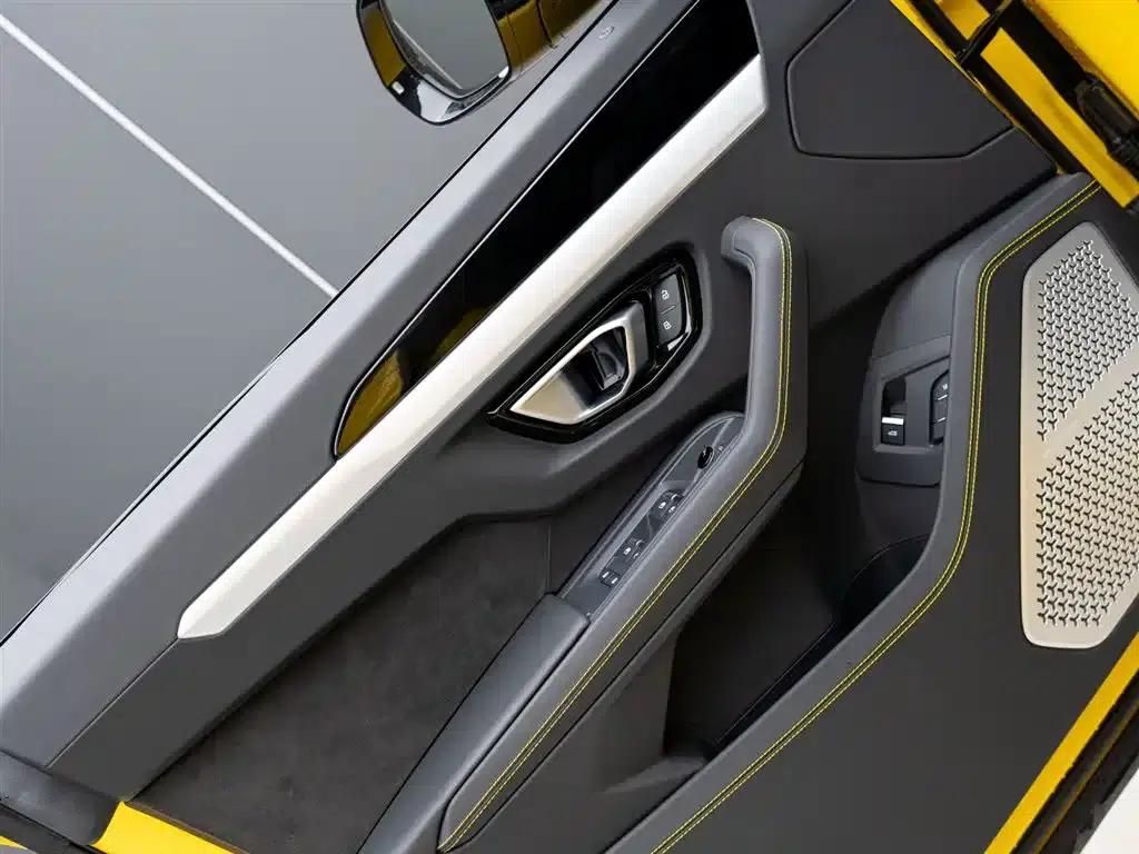 2023 Urus 4.0T V8 S — миниатюра 8