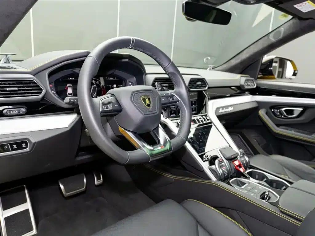 2023 Urus 4.0T V8 S — миниатюра 10