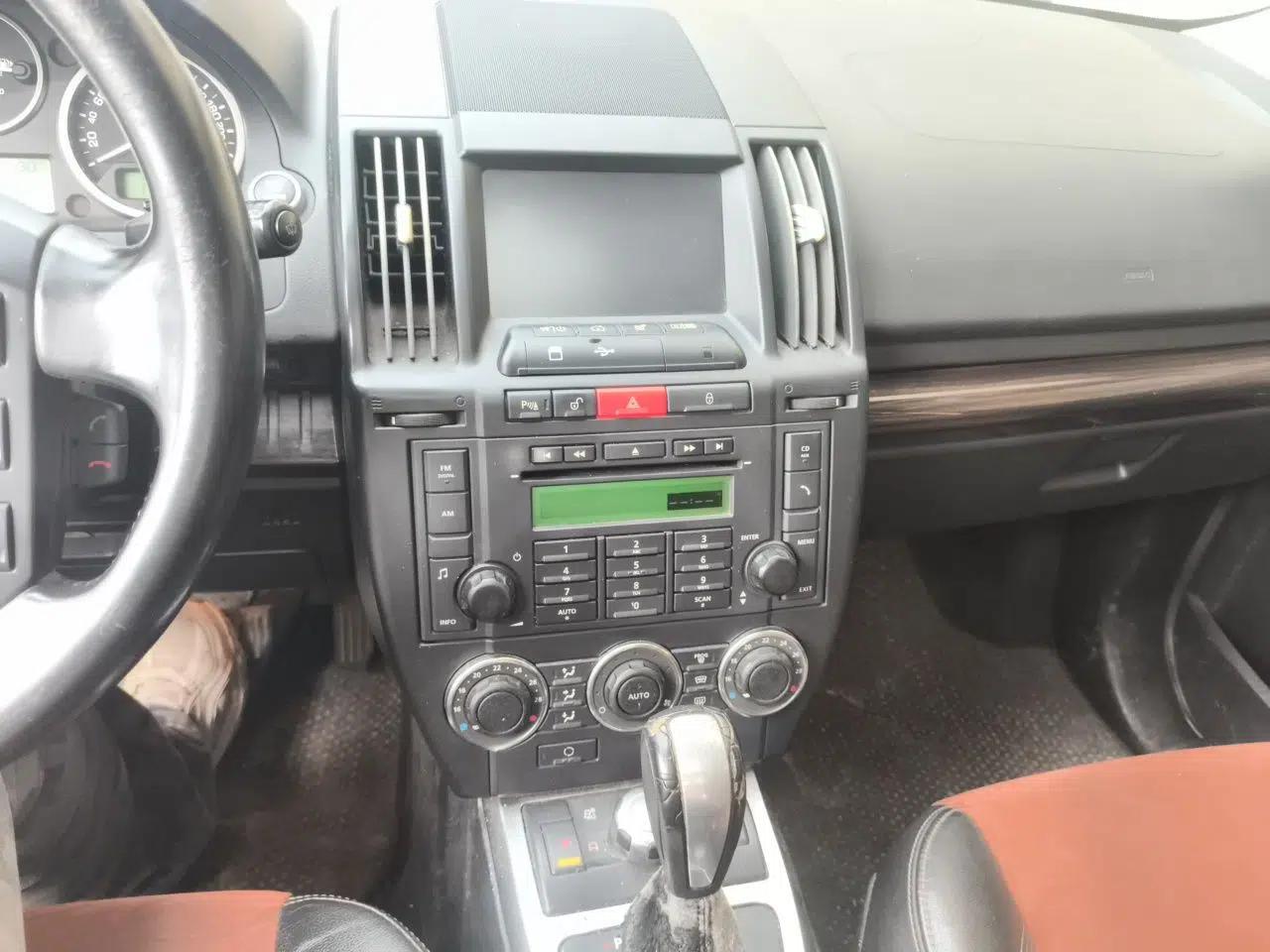 Land Rover Freelander 2 2011 3.2L i6 SE Gasoline Version — миниатюра 14