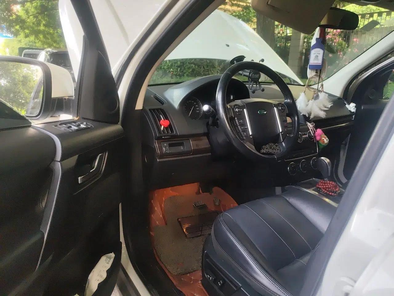 Land Rover Freelander 2 2015 2.0T Si4 XS Collection Edition — миниатюра 17