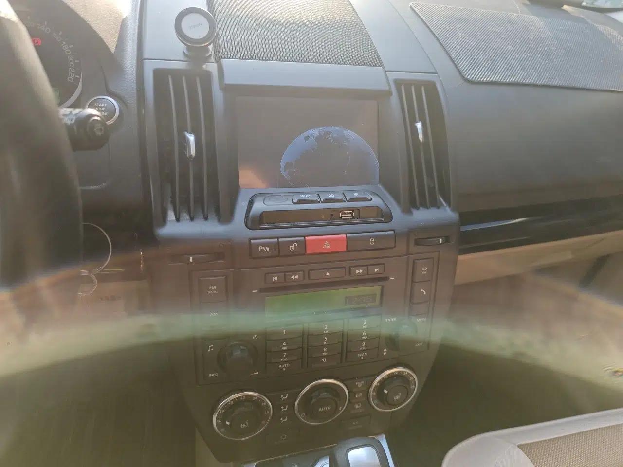 Land Rover Freelander 2 2012 2.0T Si4 HSE Gasoline Version — миниатюра 14