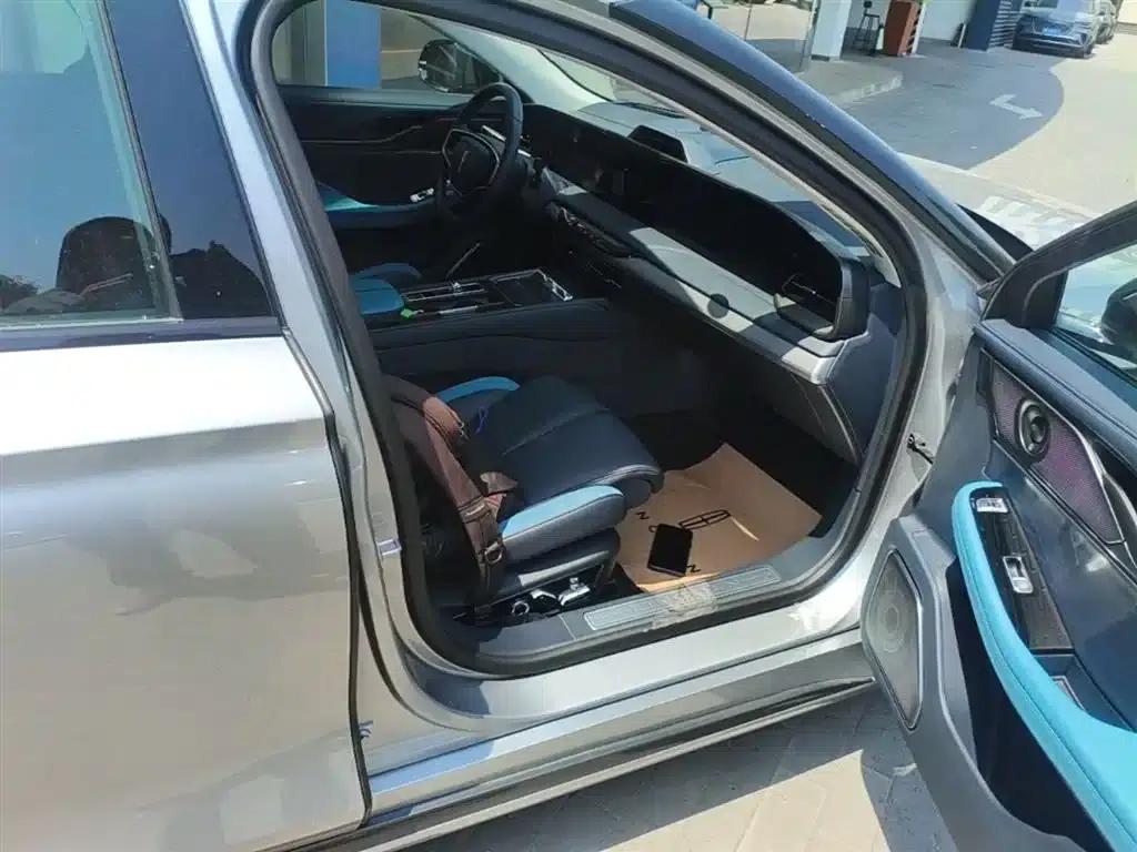 Lincoln Z 2024 2.0T Two-Wheel Drive Premium Hybrid — миниатюра 11