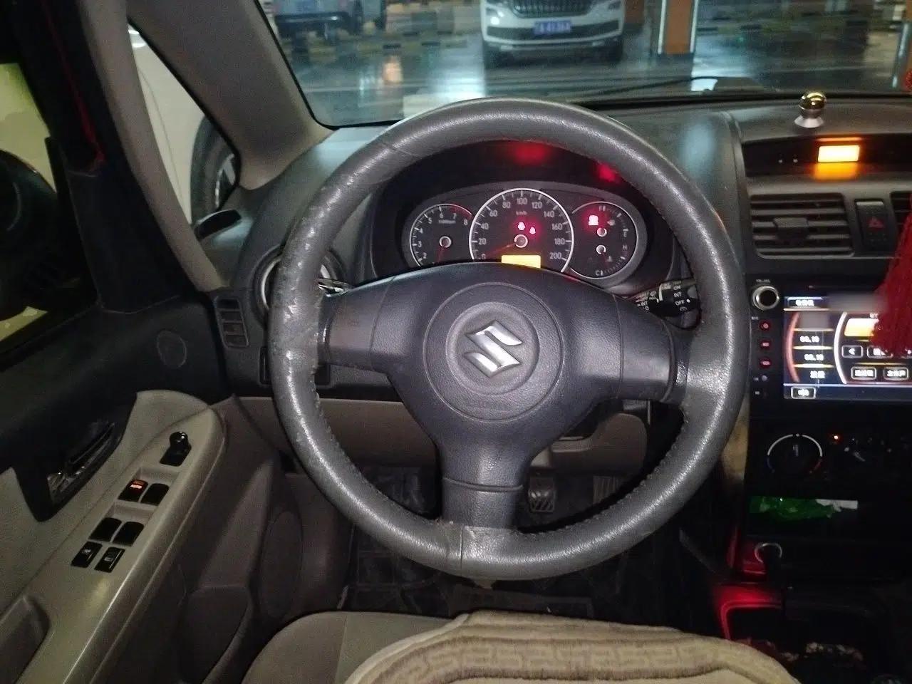 Suzuki SX4 2010 Hatchback 1.6L Manual Champion Limited Edition — миниатюра 11