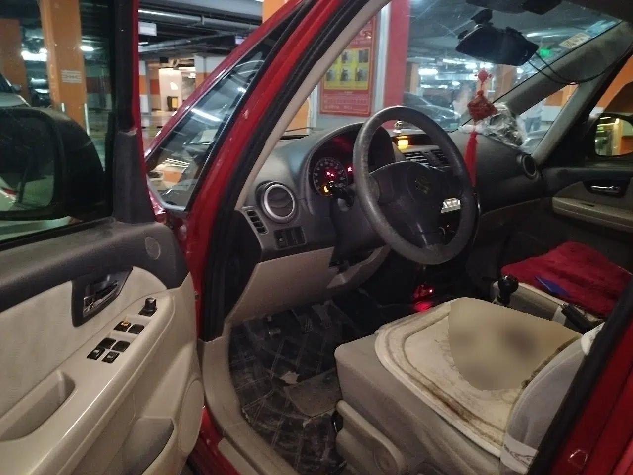 Suzuki SX4 2010 Hatchback 1.6L Manual Champion Limited Edition — миниатюра 17