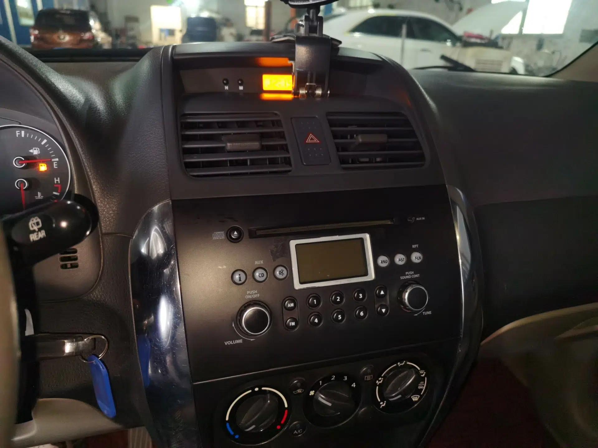 Suzuki SX4 2010 Hatchback 1.6L Automatic Champion Limited Edition — миниатюра 14