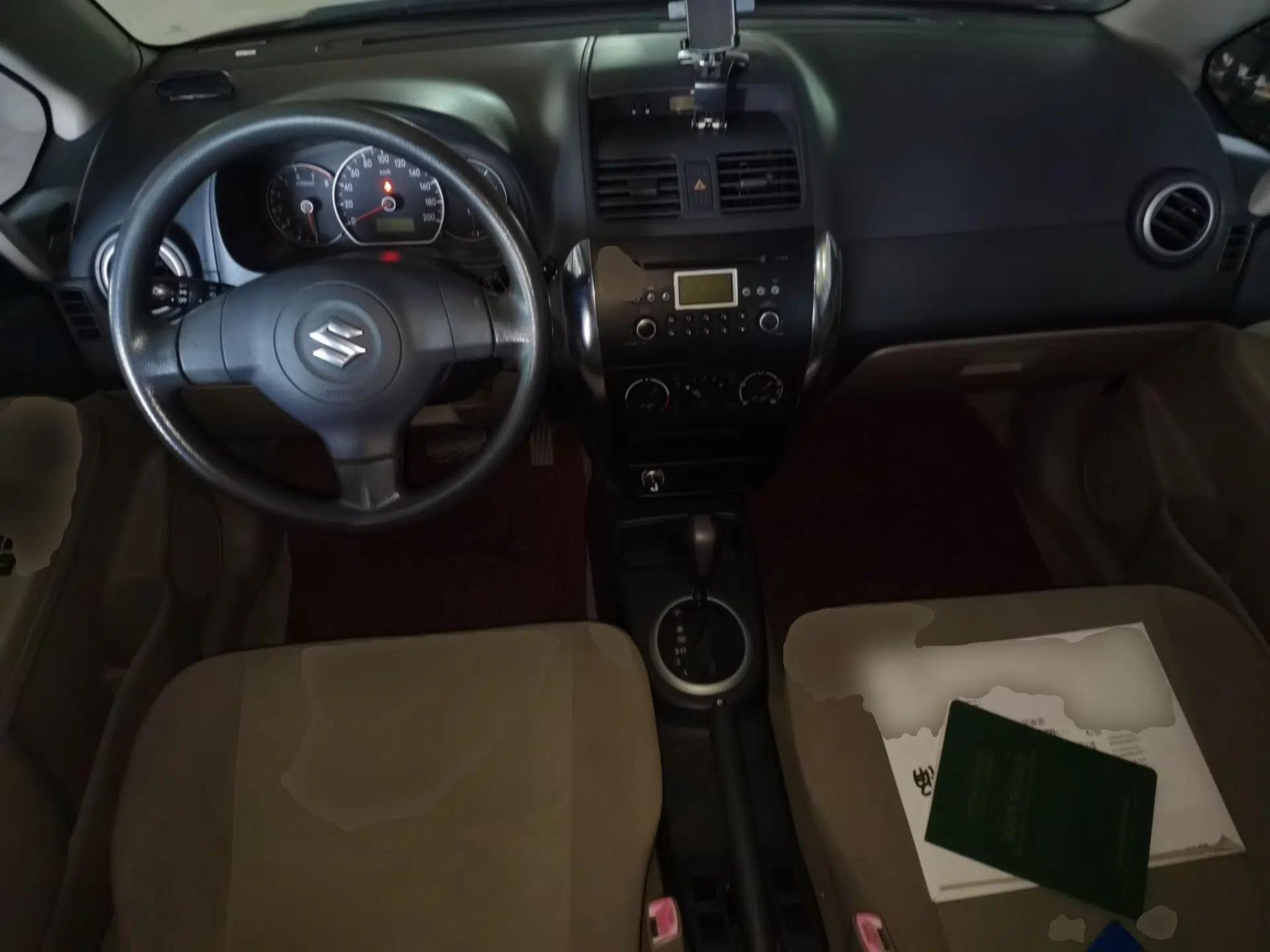 Suzuki SX4 2010 Hatchback 1.6L Automatic Champion Limited Edition — миниатюра 10