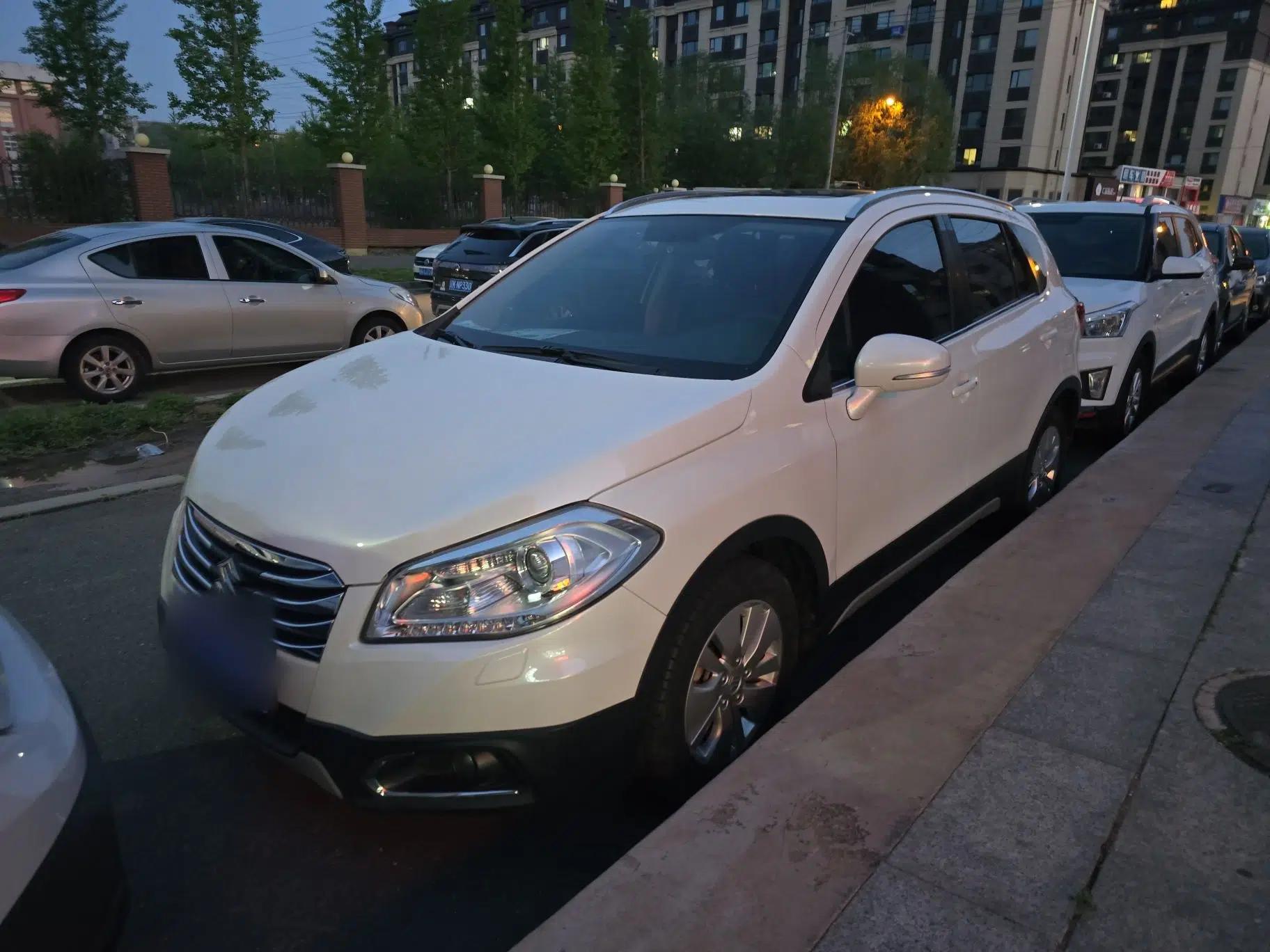 Suzuki S-Cross 2015 1.6L Manual Two-Wheel Drive Elite Model — миниатюра 1