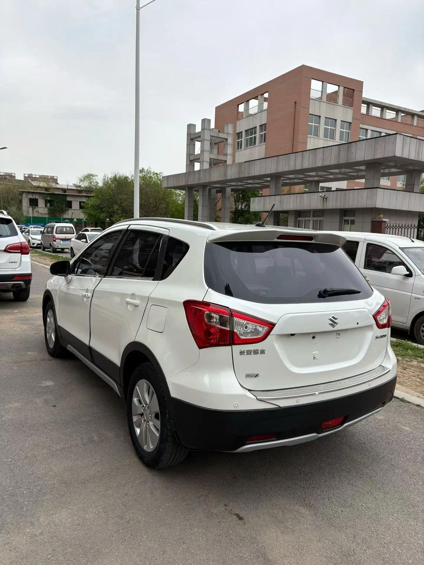 Suzuki S-Cross 2015 1.6L Manual Two-Wheel Drive Elite Model — миниатюра 4