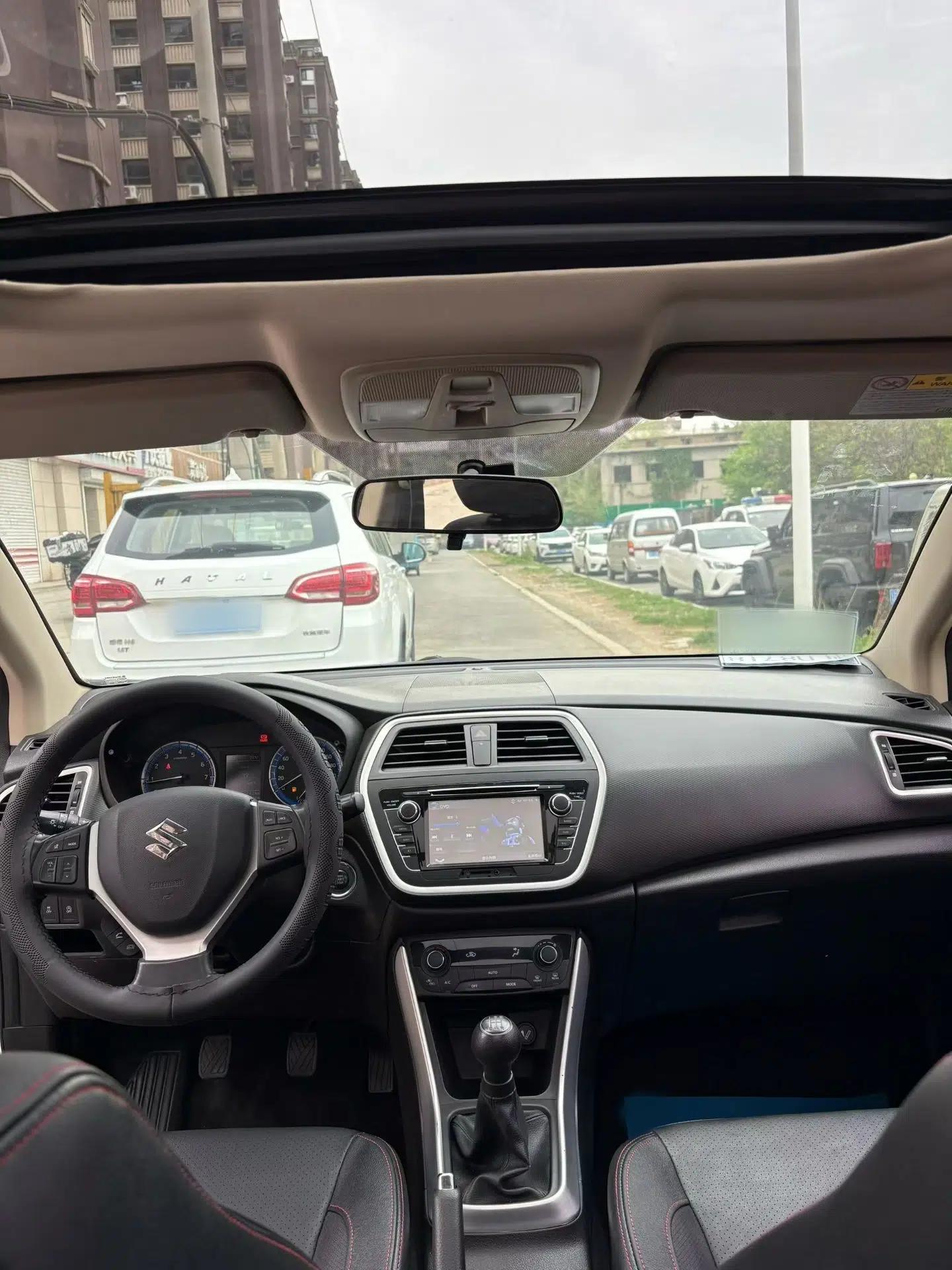 Suzuki S-Cross 2015 1.6L Manual Two-Wheel Drive Elite Model — миниатюра 7