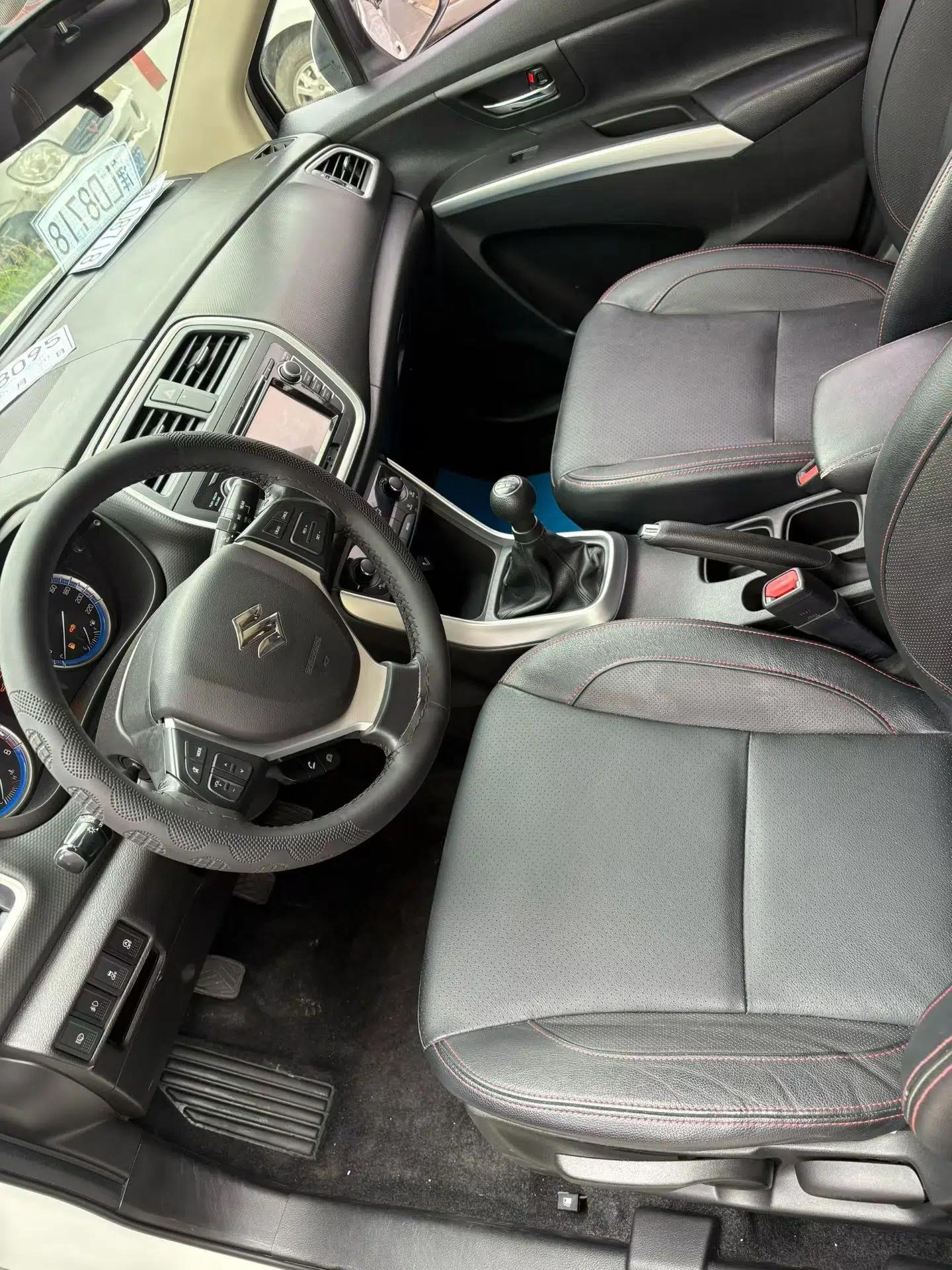 Suzuki S-Cross 2015 1.6L Manual Two-Wheel Drive Elite Model — миниатюра 8