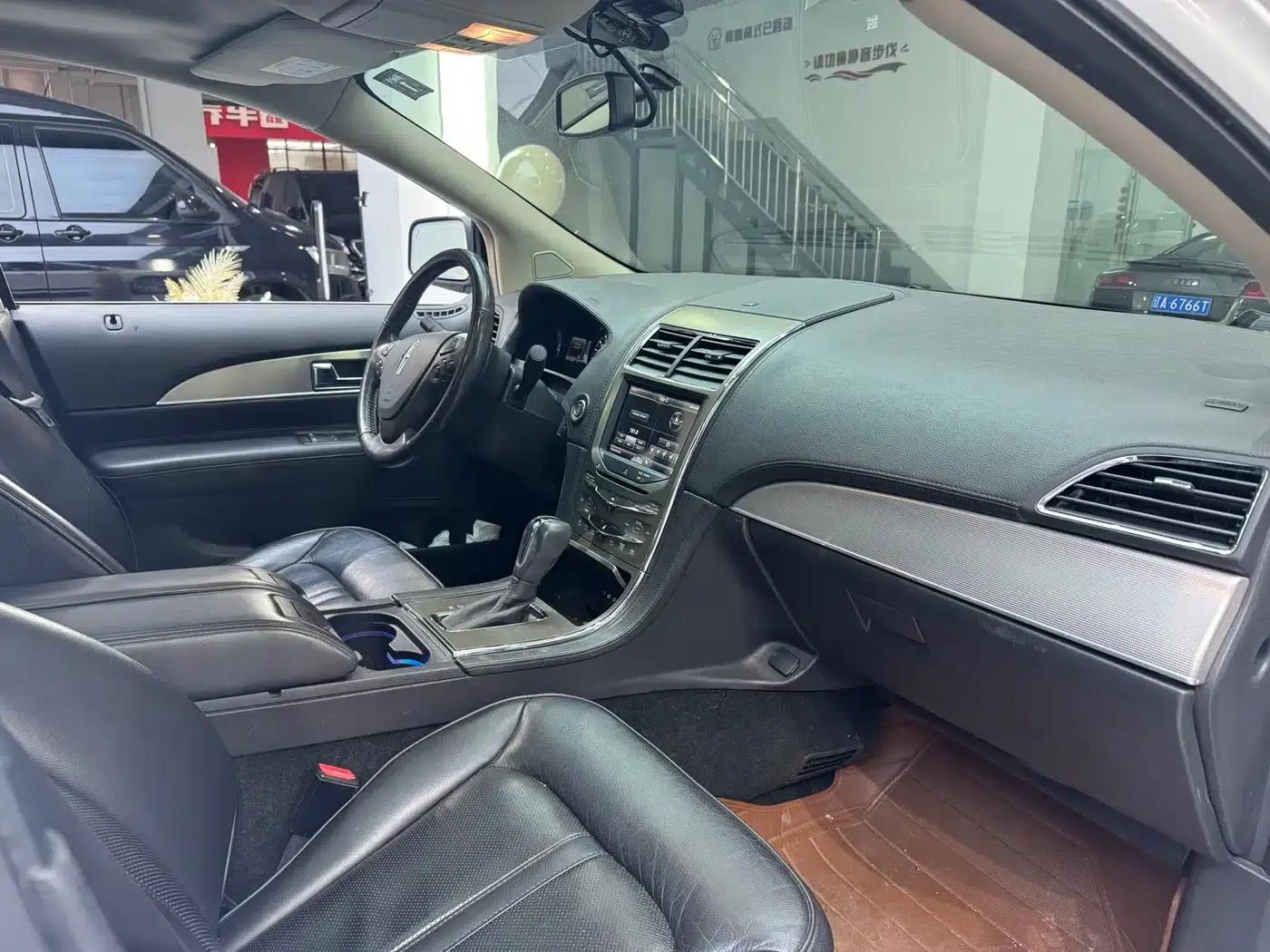2012 Lincoln MKX 3.7L Automatic — миниатюра 7