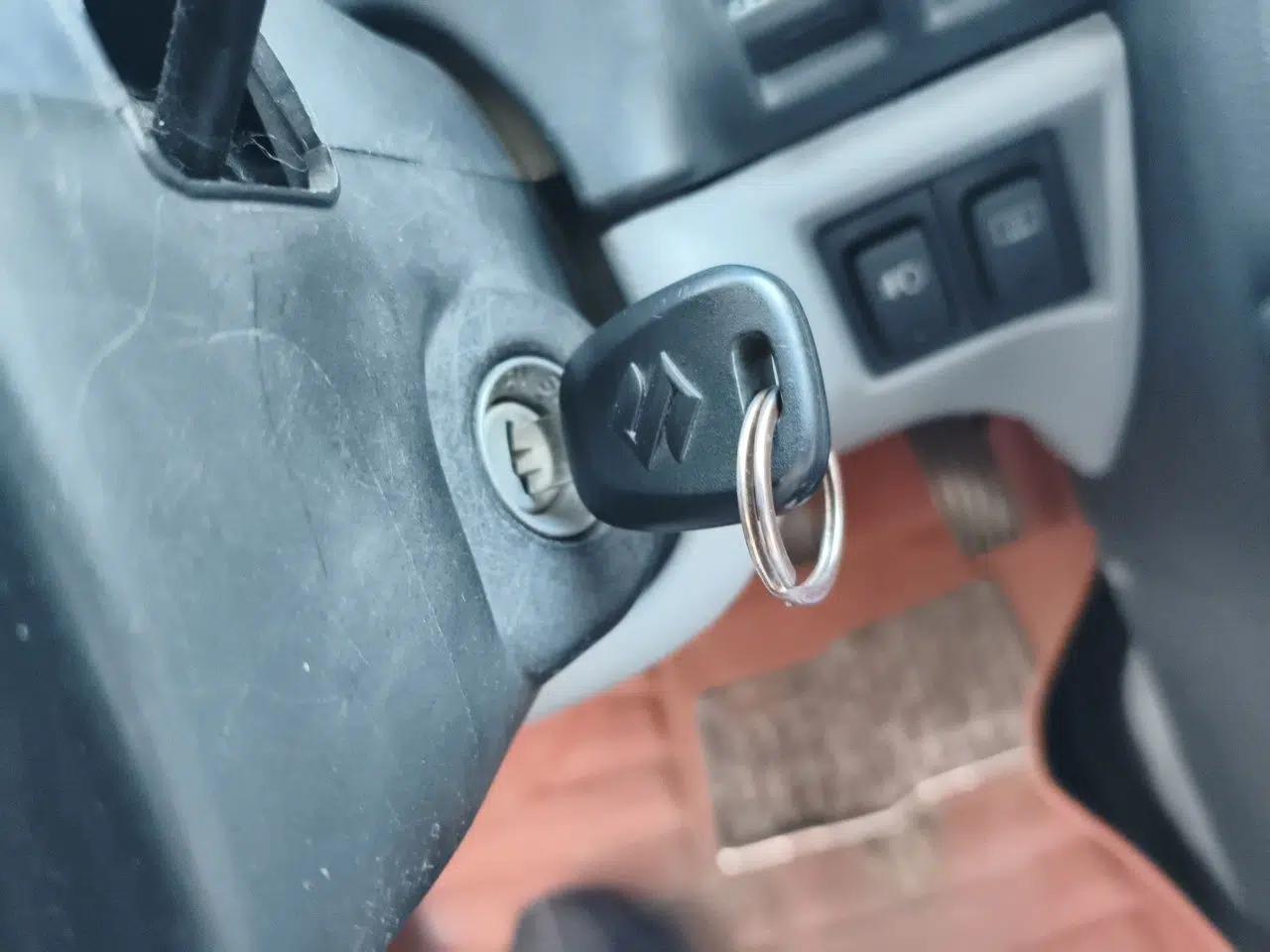 Suzuki Lingyang 2012 1.3L Standard Version — миниатюра 9
