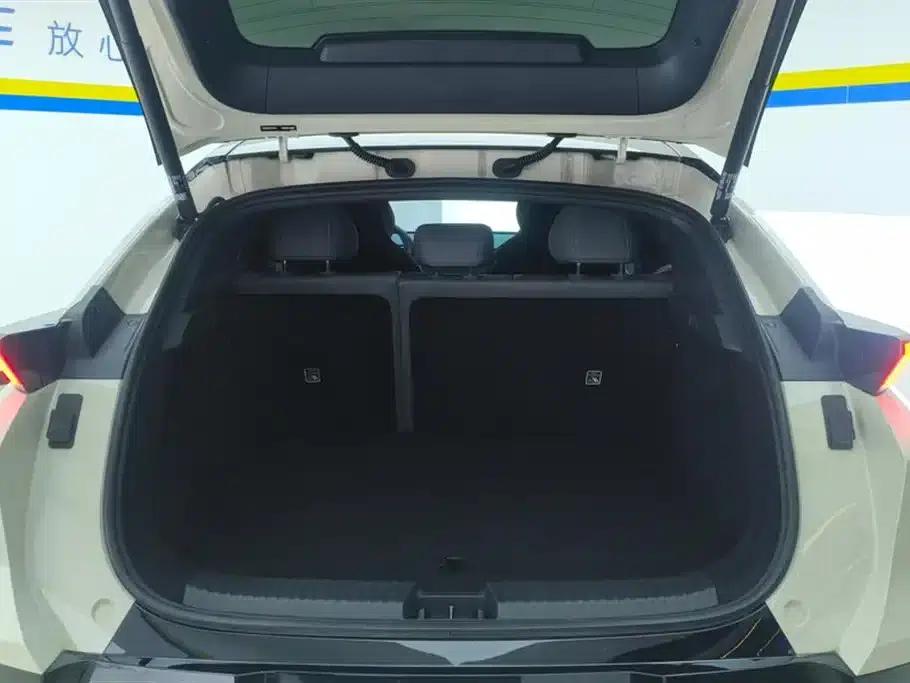 Lynk & Co Z20 2025 Model 530km RWD Pro — миниатюра 4