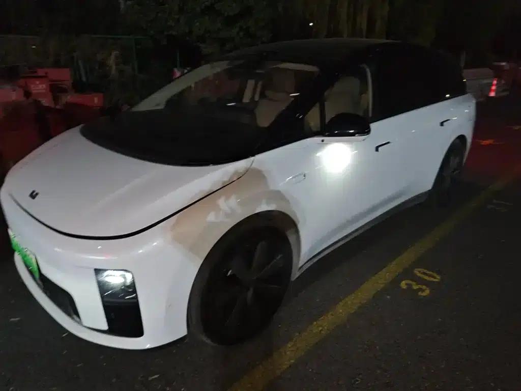 Li Auto i8 2025 Standard Edition — миниатюра 1