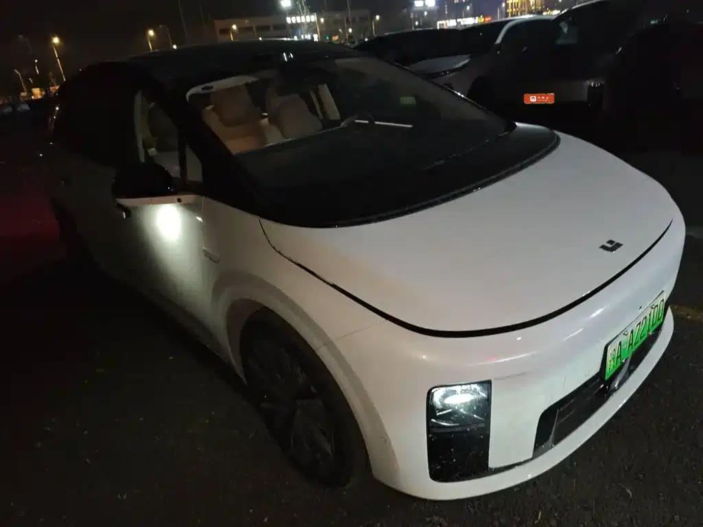 Li Auto i8 2025 Standard Edition — миниатюра 3