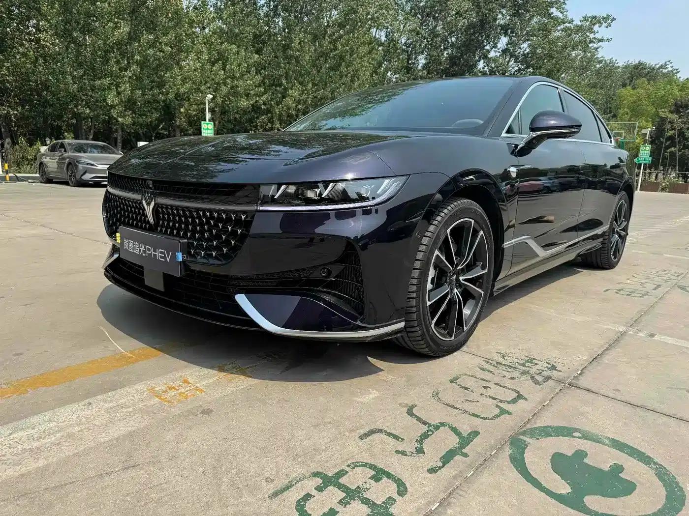 Voyah Chasing the Light 2024 PHEV AWD Long Range Flagship Edition — миниатюра 1