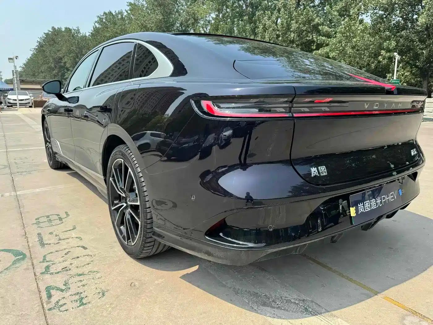 Voyah Chasing the Light 2024 PHEV AWD Long Range Flagship Edition — миниатюра 2