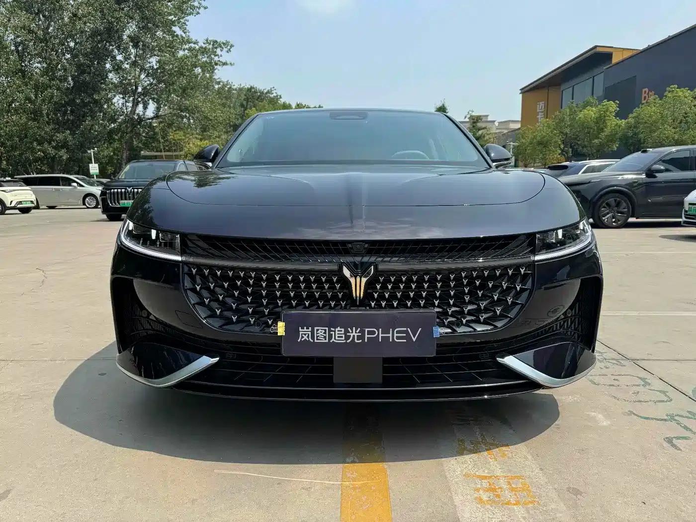 Voyah Chasing the Light 2024 PHEV AWD Long Range Flagship Edition — миниатюра 3