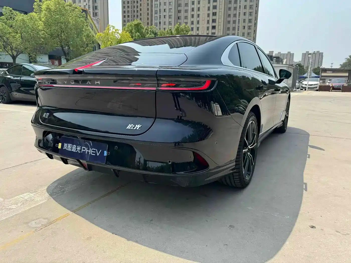 Voyah Chasing the Light 2024 PHEV AWD Long Range Flagship Edition — миниатюра 4