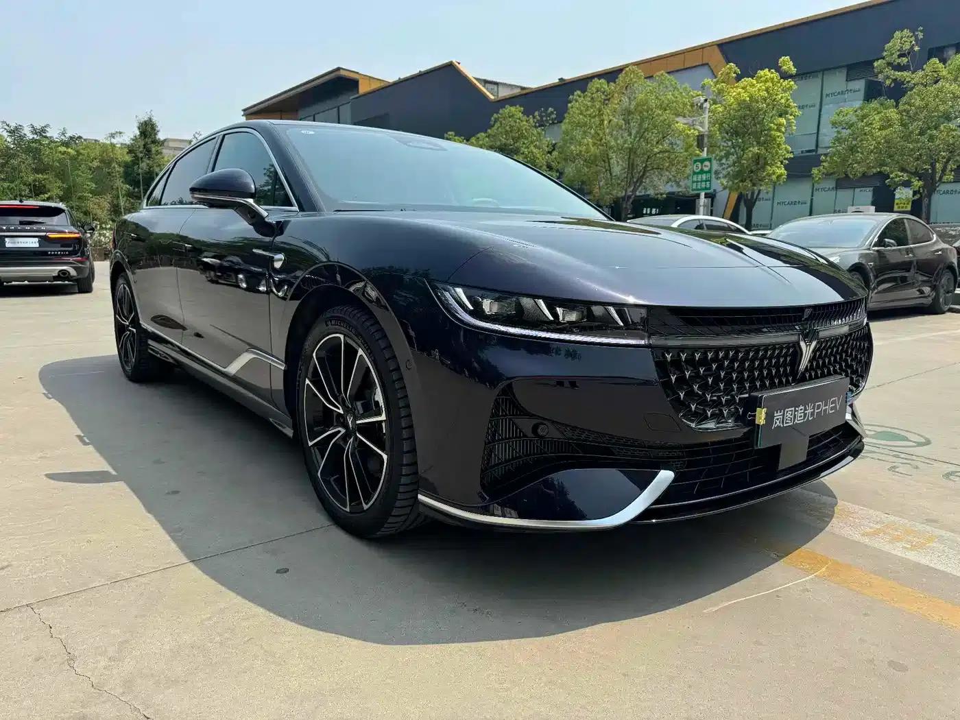 Voyah Chasing the Light 2024 PHEV AWD Long Range Flagship Edition — миниатюра 6