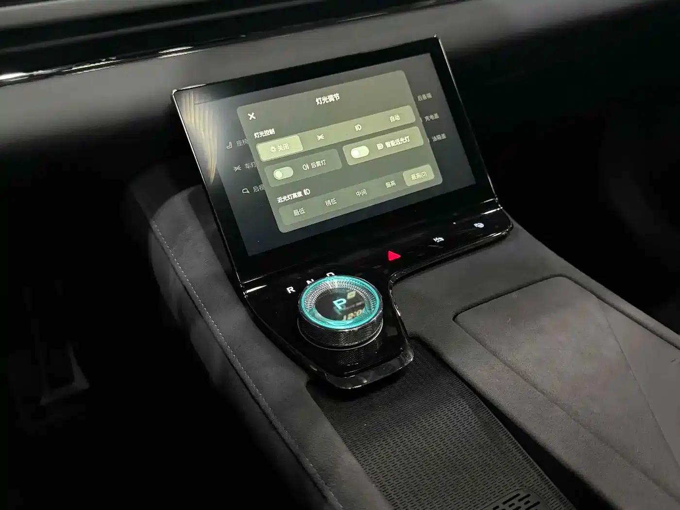 Voyah Chasing the Light 2024 PHEV AWD Long Range Flagship Edition — миниатюра 7