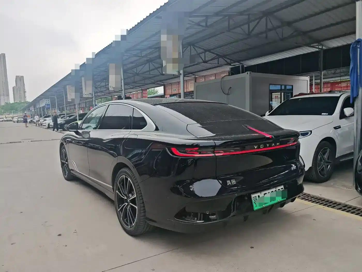 Voyah Chasing the Light 2024 PHEV AWD Long Range Flagship Edition — миниатюра 4