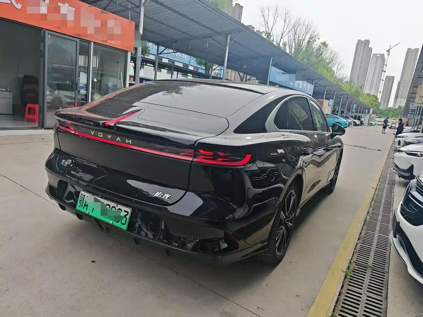 Voyah Chasing the Light 2024 PHEV AWD Long Range Flagship Edition — миниатюра 6
