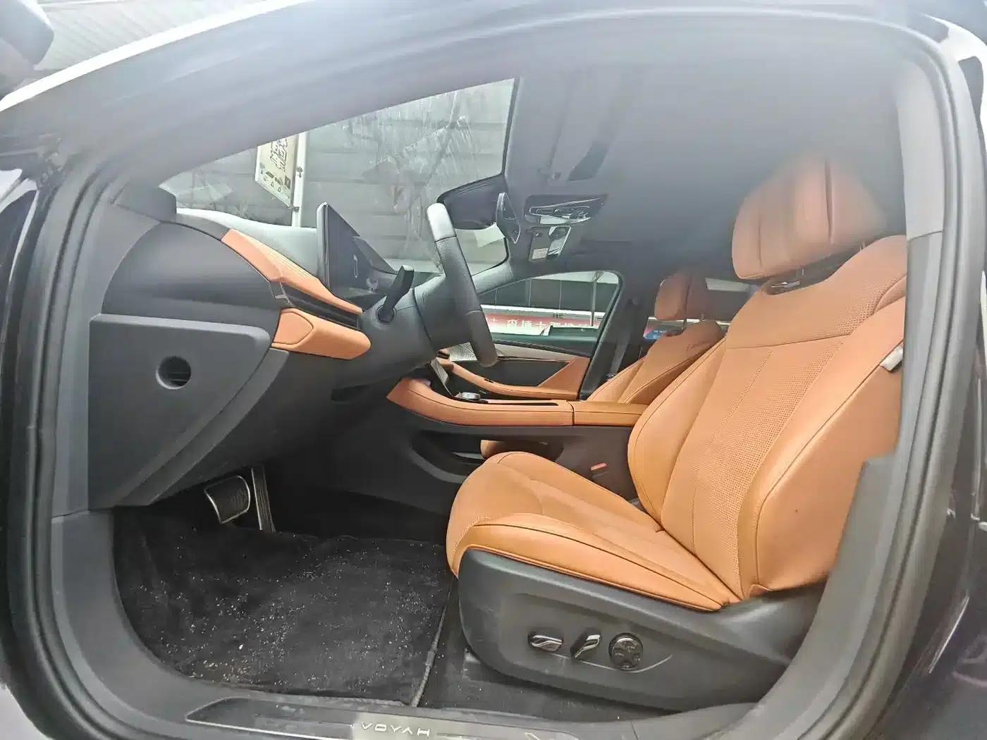 Voyah Chasing the Light 2024 PHEV AWD Long Range Flagship Edition — миниатюра 7