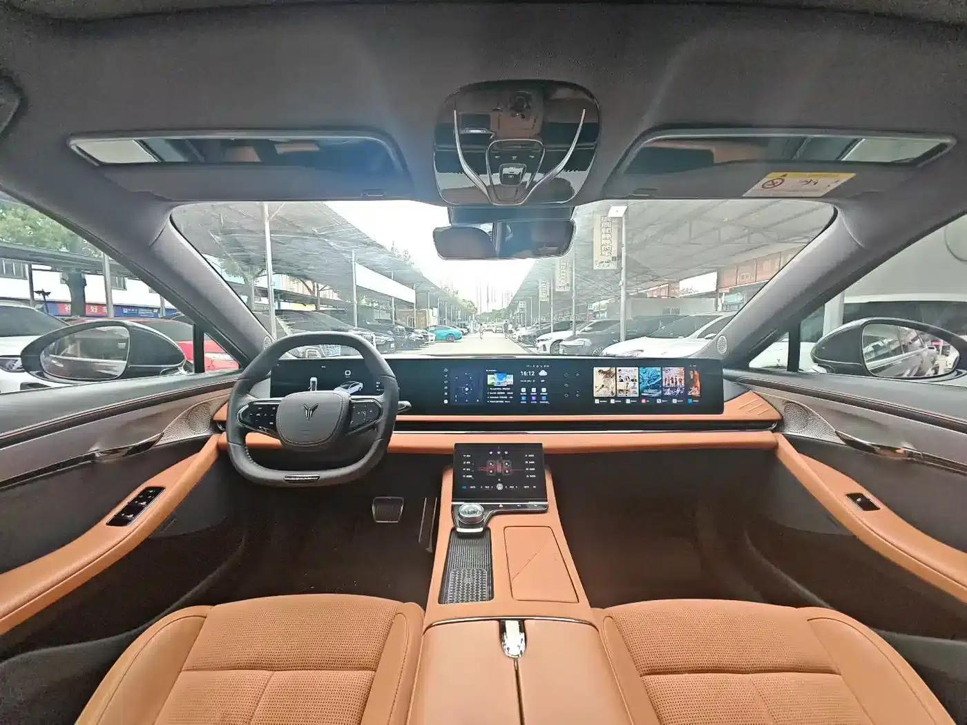 Voyah Chasing the Light 2024 PHEV AWD Long Range Flagship Edition — миниатюра 9