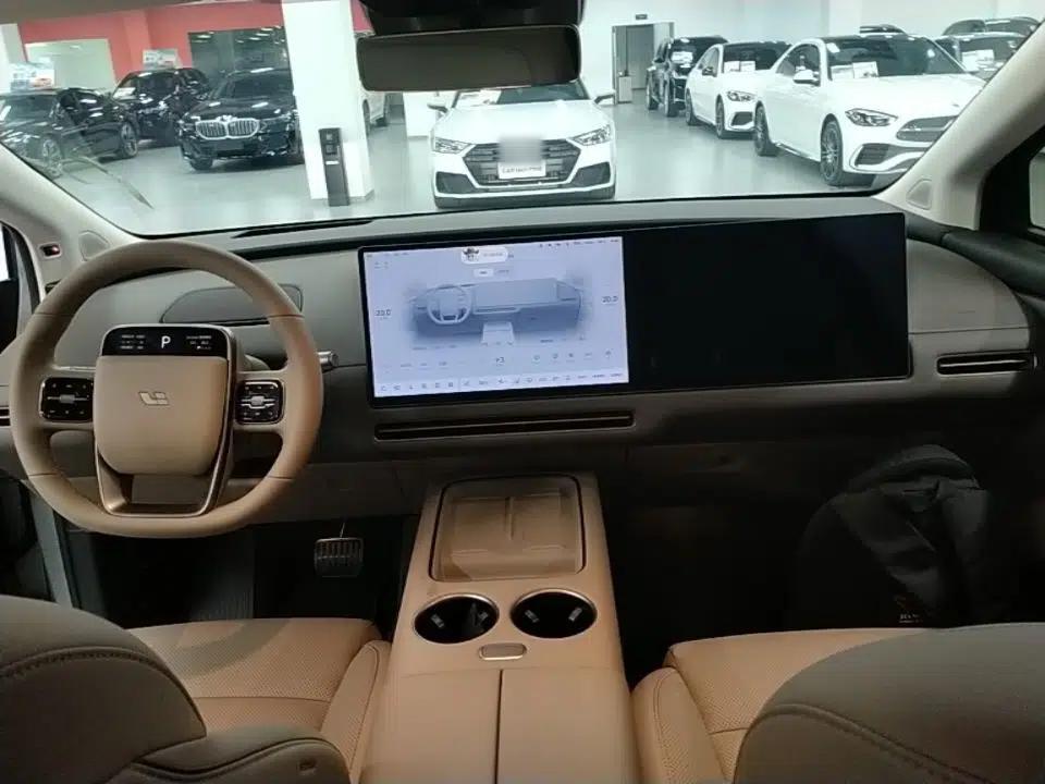 Li Auto i8 2025 Model Standard Version — миниатюра 13