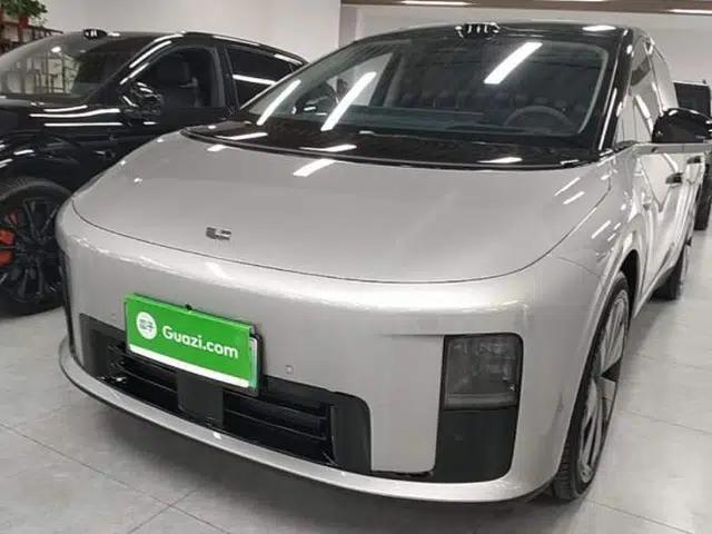 Li Auto i8 2025 Model Standard Version