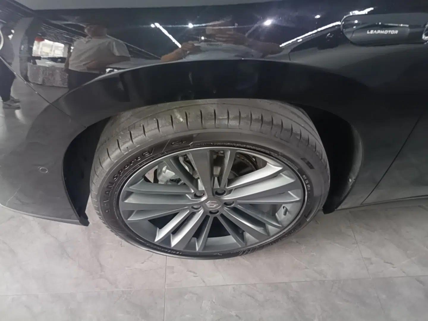 Leapmotor C16 2024 Range-Extended 200 Luxury Edition — миниатюра 9