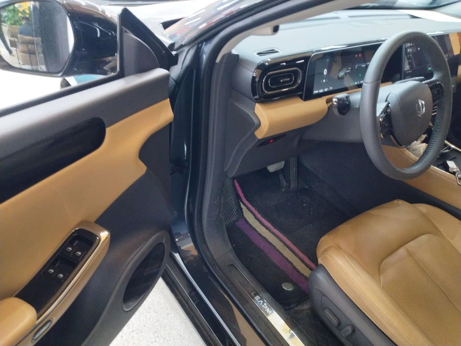 Leapmotor C01 2024 Range-Extended 216 Luxury Edition — миниатюра 18