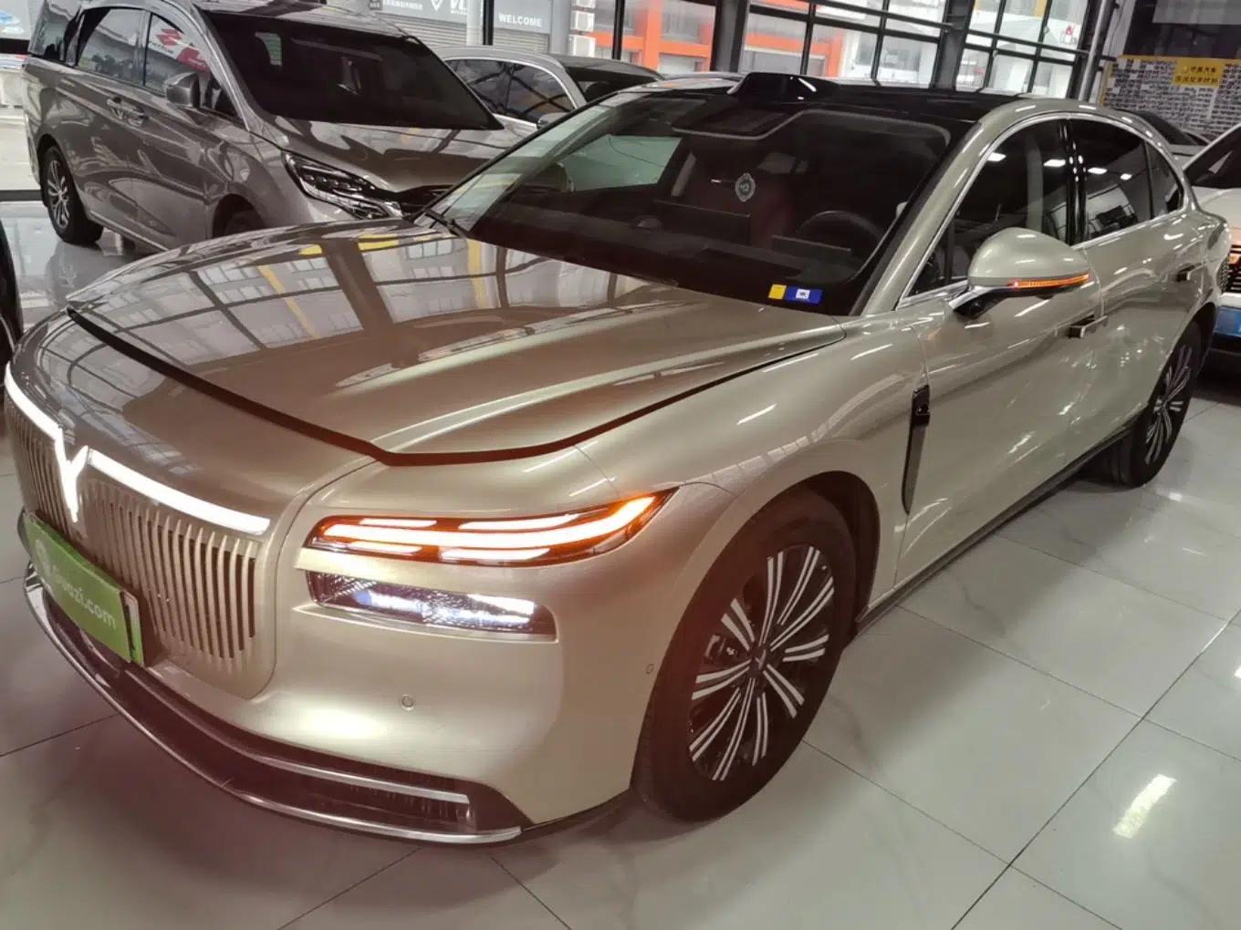 VOYAH Lantu Chiguang L 2026 Four-Wheel-Drive Max — миниатюра 1