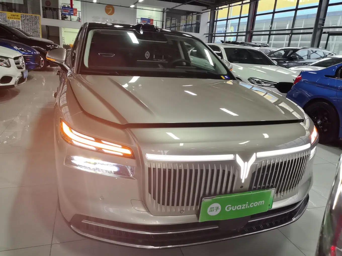 VOYAH Lantu Chiguang L 2026 Four-Wheel-Drive Max — миниатюра 2