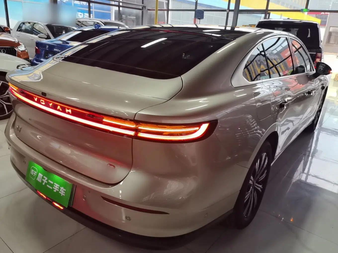 VOYAH Lantu Chiguang L 2026 Four-Wheel-Drive Max — миниатюра 4