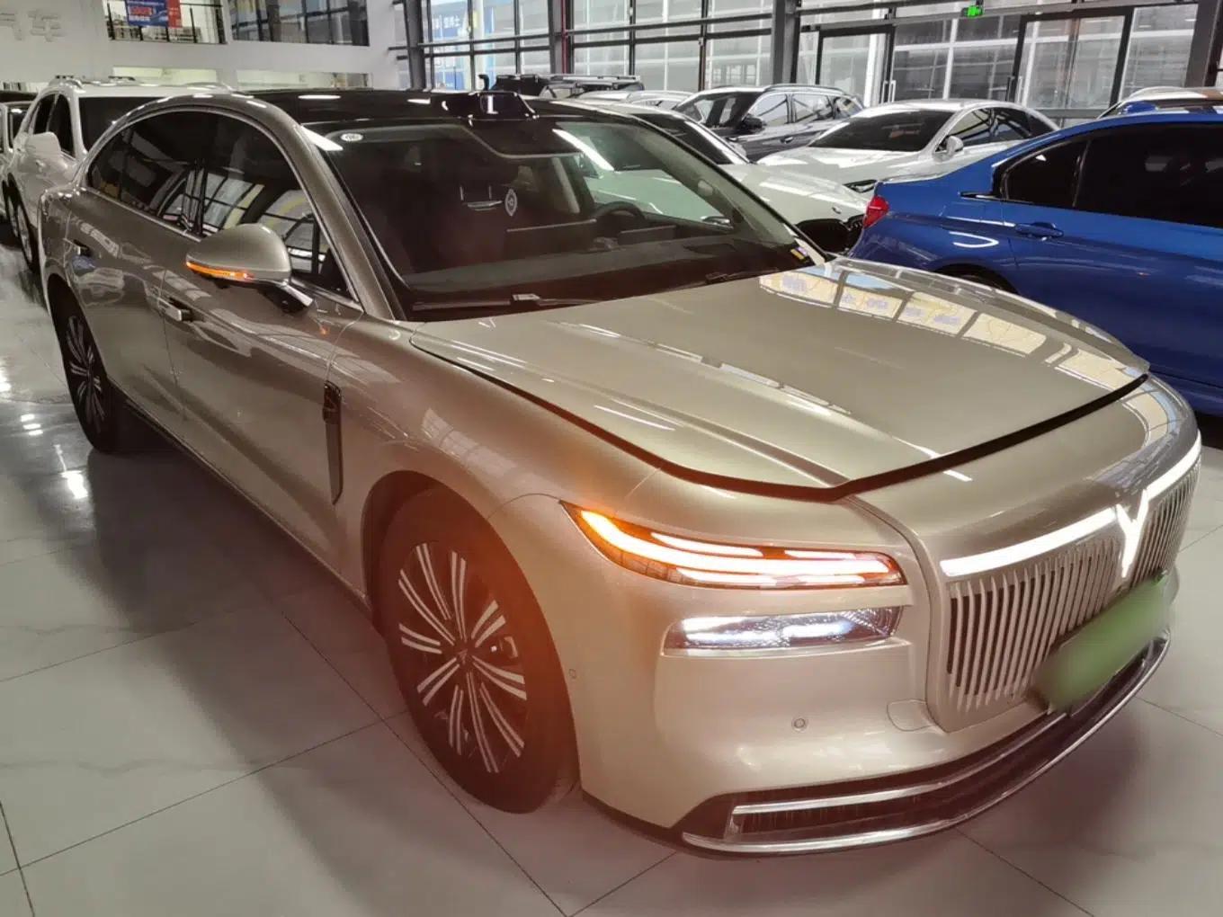 VOYAH Lantu Chiguang L 2026 Four-Wheel-Drive Max — миниатюра 6