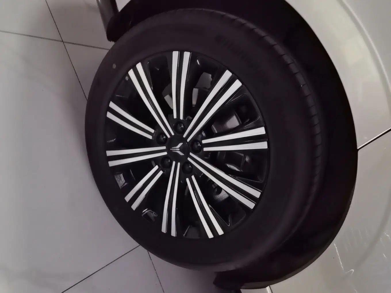 VOYAH Lantu Chiguang L 2026 Four-Wheel-Drive Max — миниатюра 10