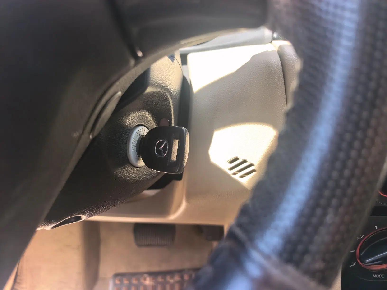Mazda 3 2010 1.6L Automatic Classic Elite Edition — миниатюра 9