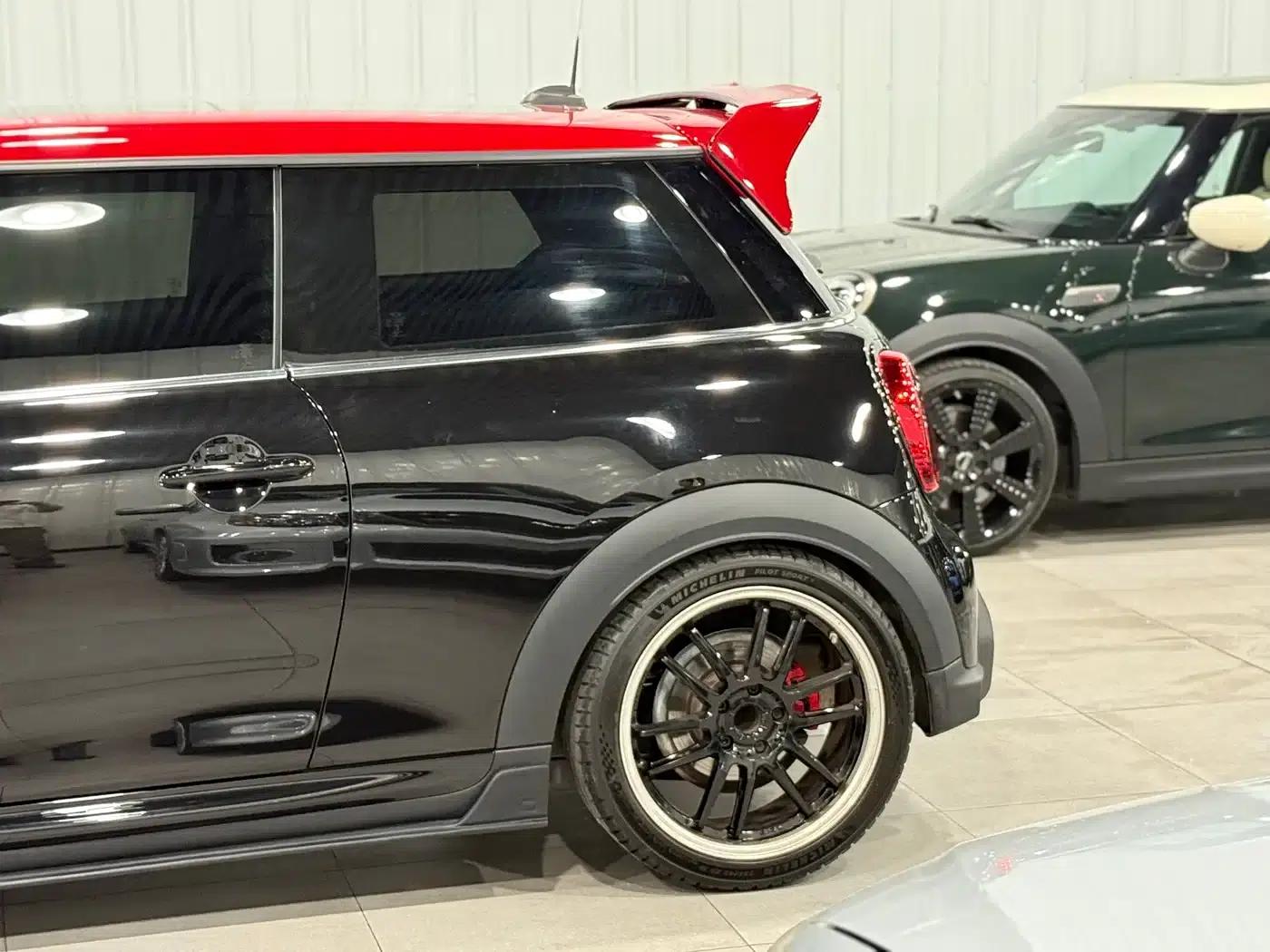 2022 MINI JCW Facelift 2.0T JOHN COOPER WORKS ALL-IN — миниатюра 17