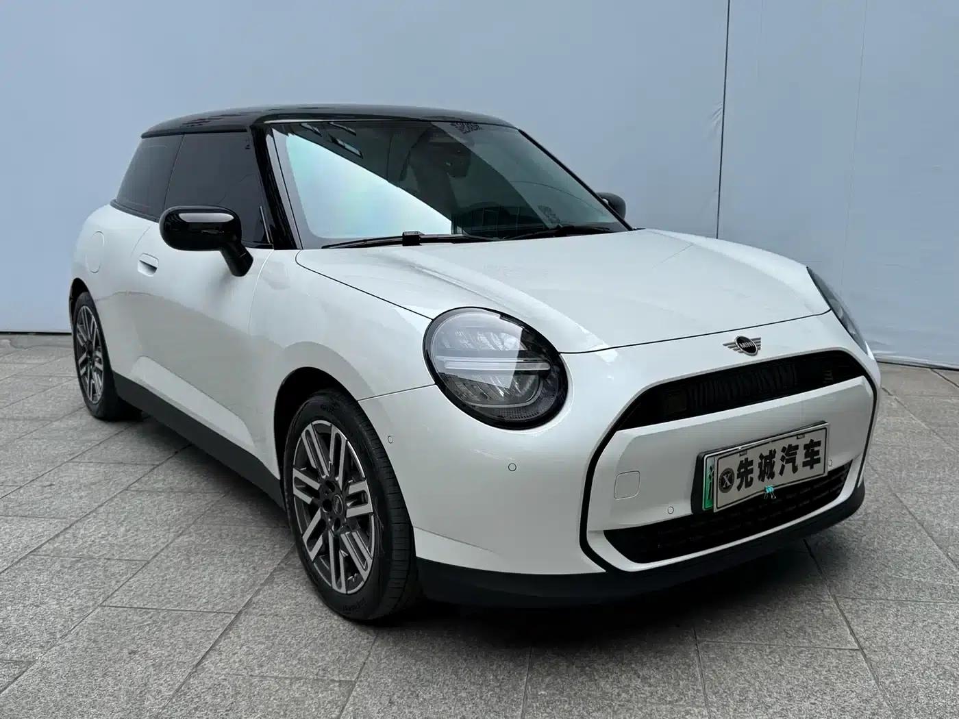 2025 Electric MINI Cooper (456km/h) - Cooper E Classic — миниатюра 3