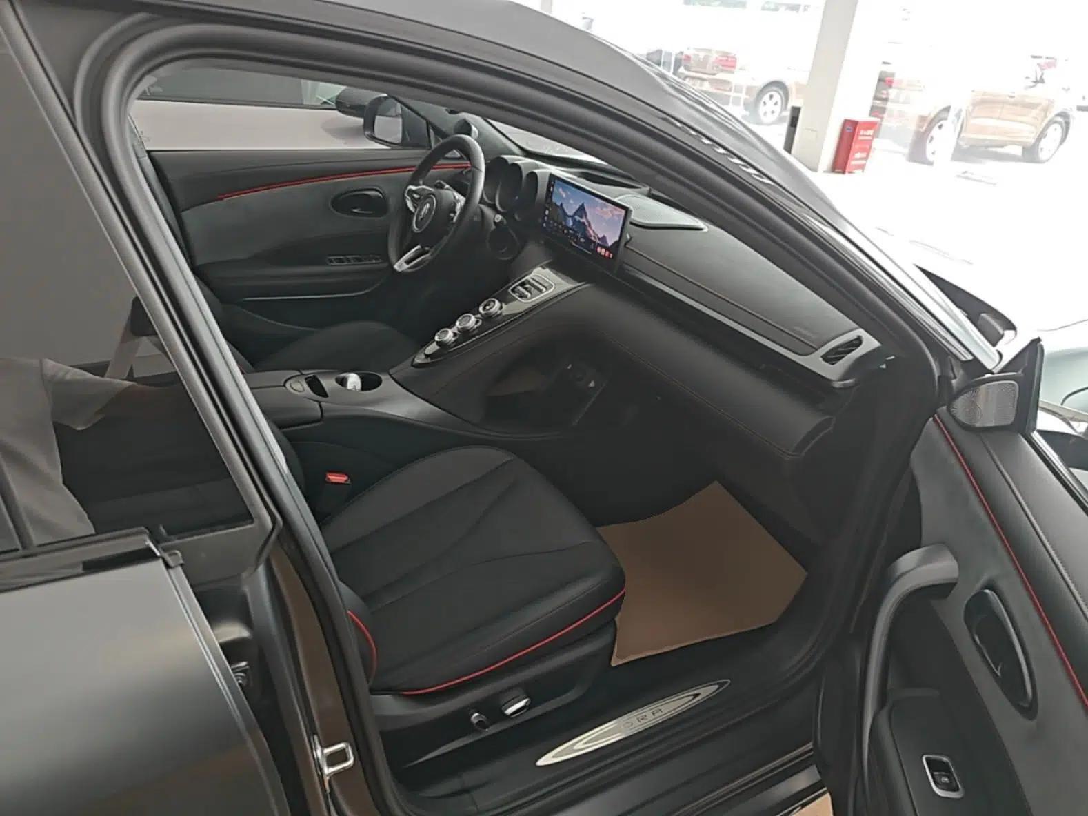 ORA Lightning Cat 2024 Dark Night Edition 555km Prestige Version — миниатюра 23