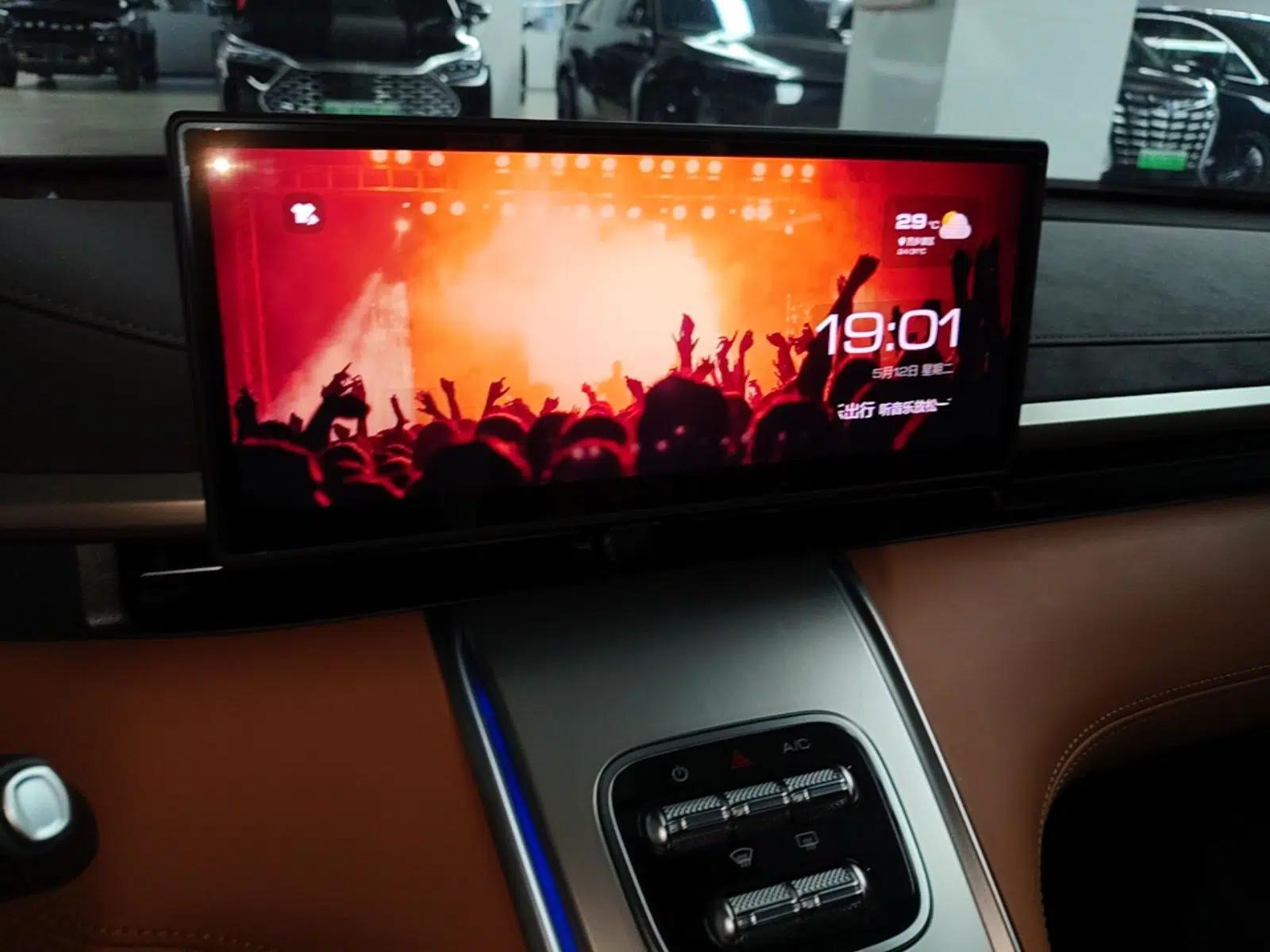 ORA Lightning Cat 2022 555 km Luxury Edition — миниатюра 16