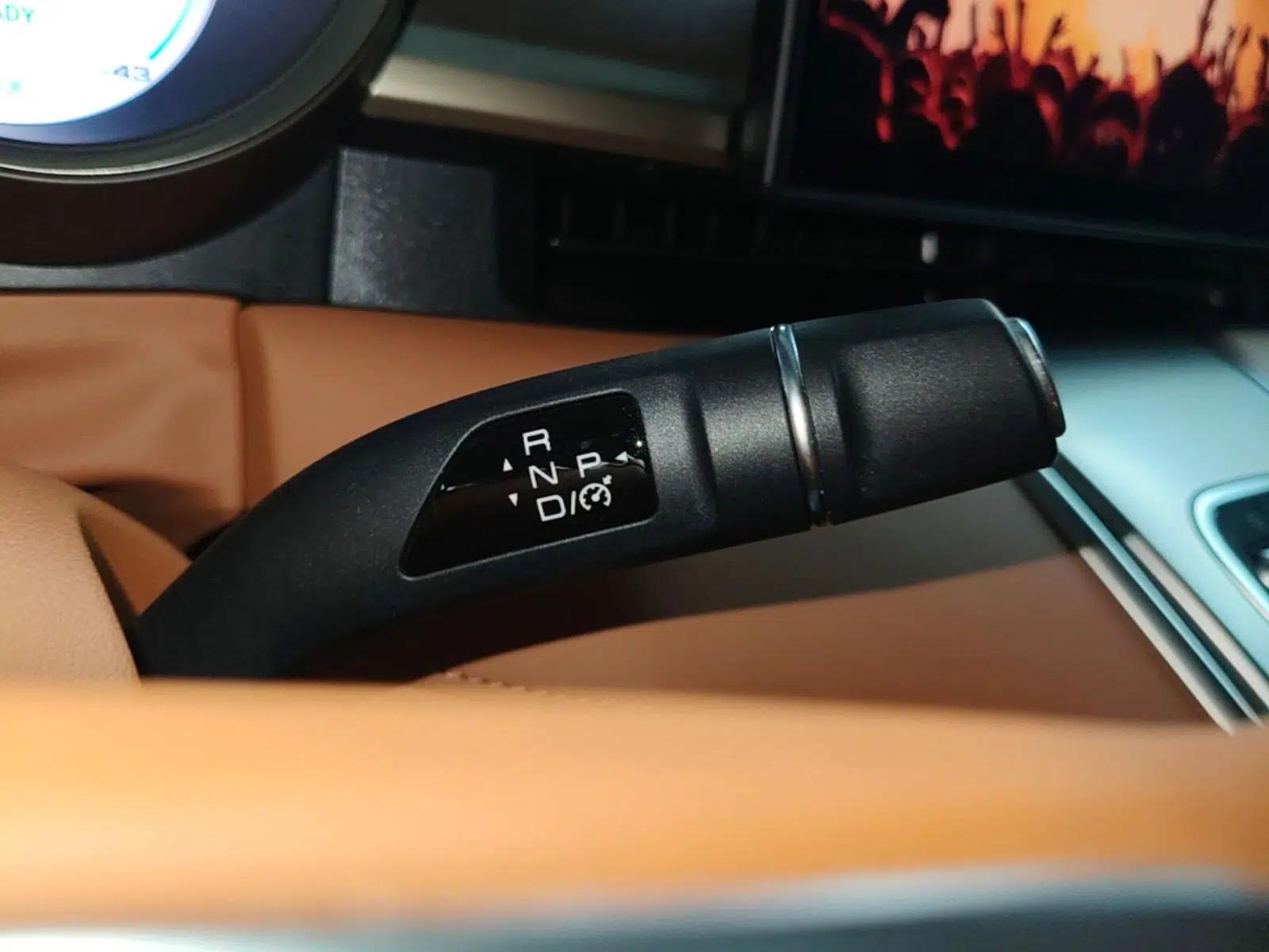 ORA Lightning Cat 2022 555 km Luxury Edition — миниатюра 17