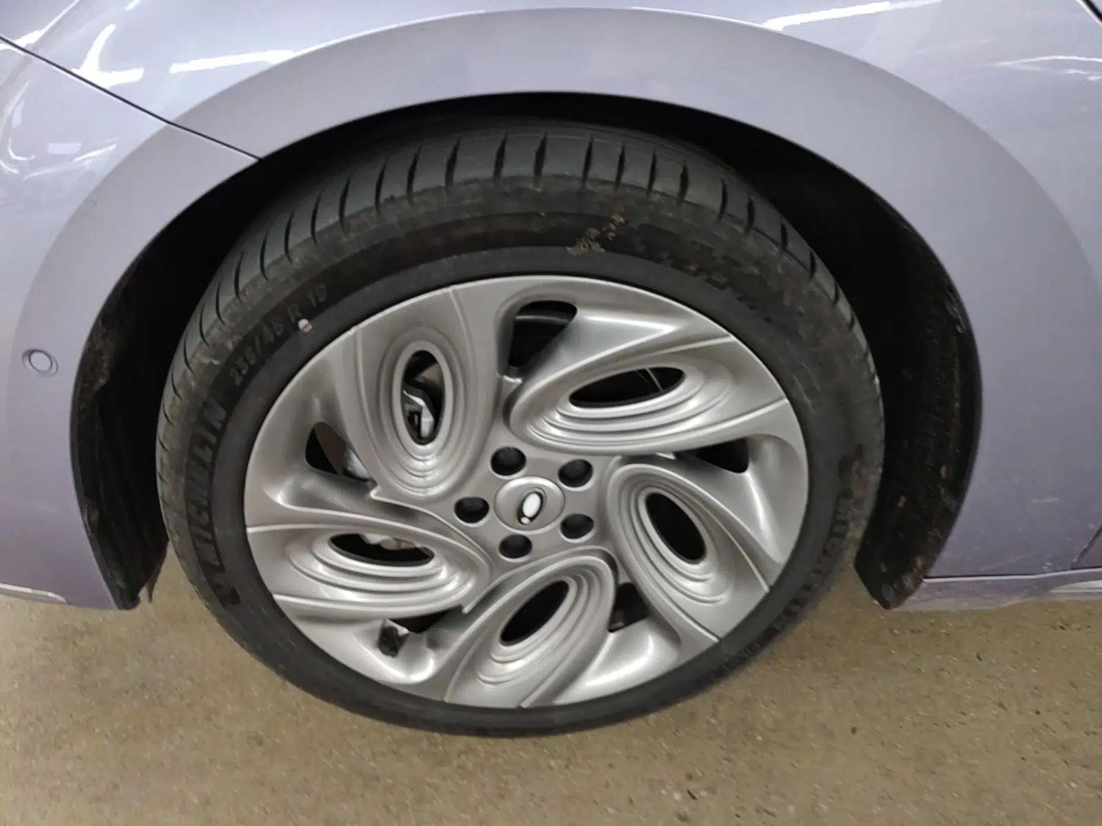 ORA Lightning Cat 2022 555 km Luxury Edition — миниатюра 8