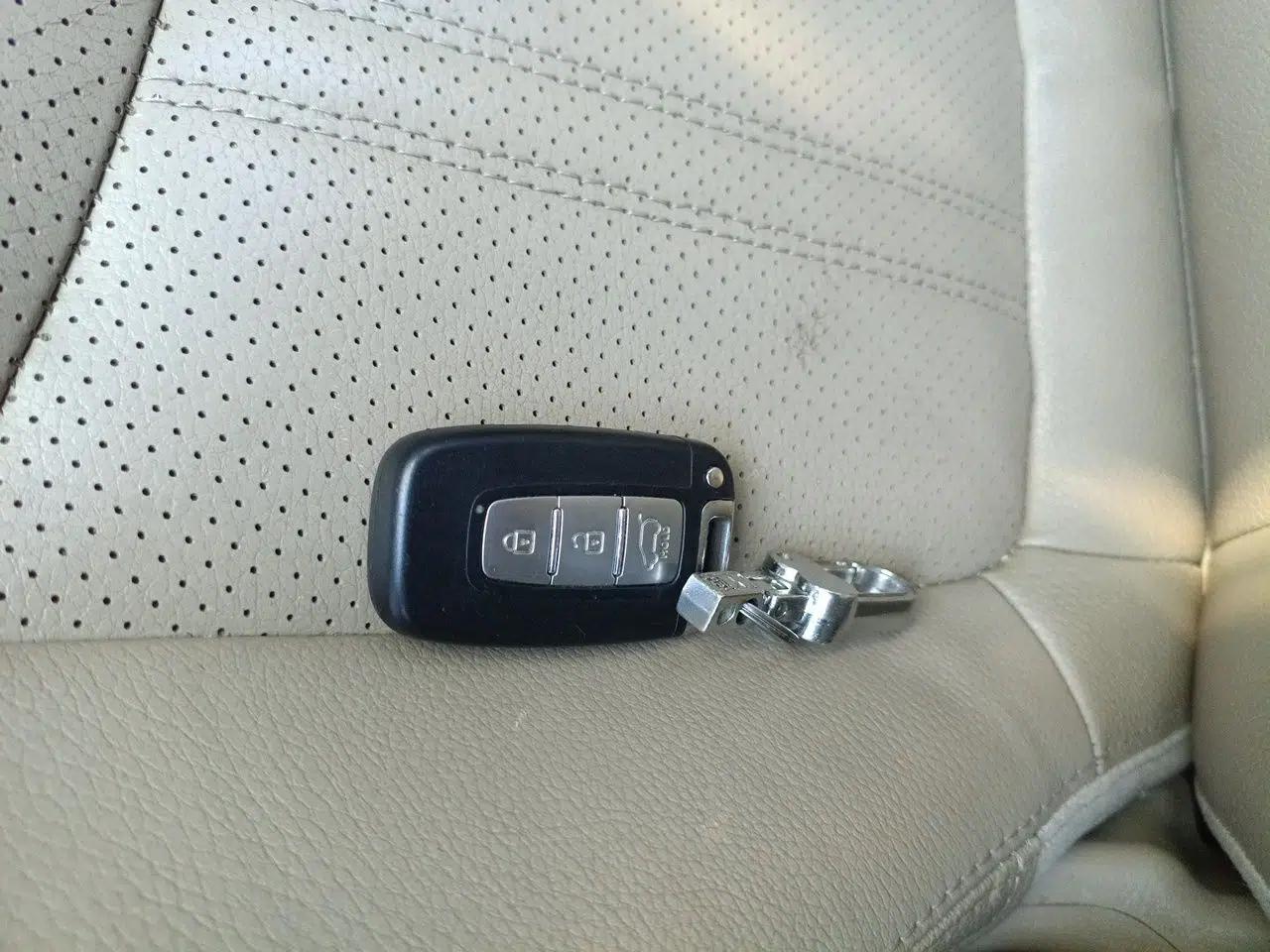 Kia Sorento 2012 2.4L Gasoline Luxury Edition — миниатюра 9